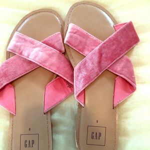 Sandals/slides